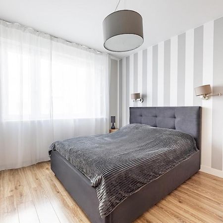 Fajny Apartament Z Parkingiem, Obok Metra. Warschau Exterior foto