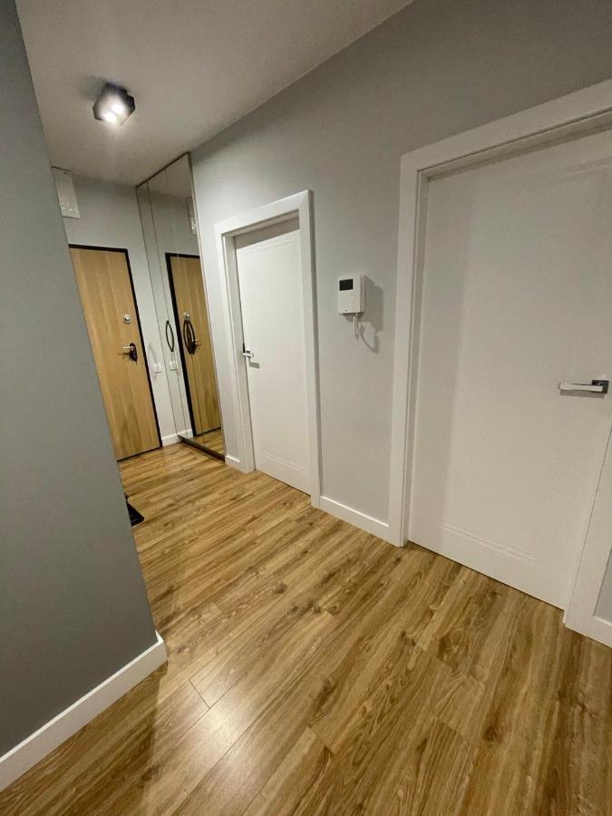 Fajny Apartament Z Parkingiem, Obok Metra. Warschau Exterior foto