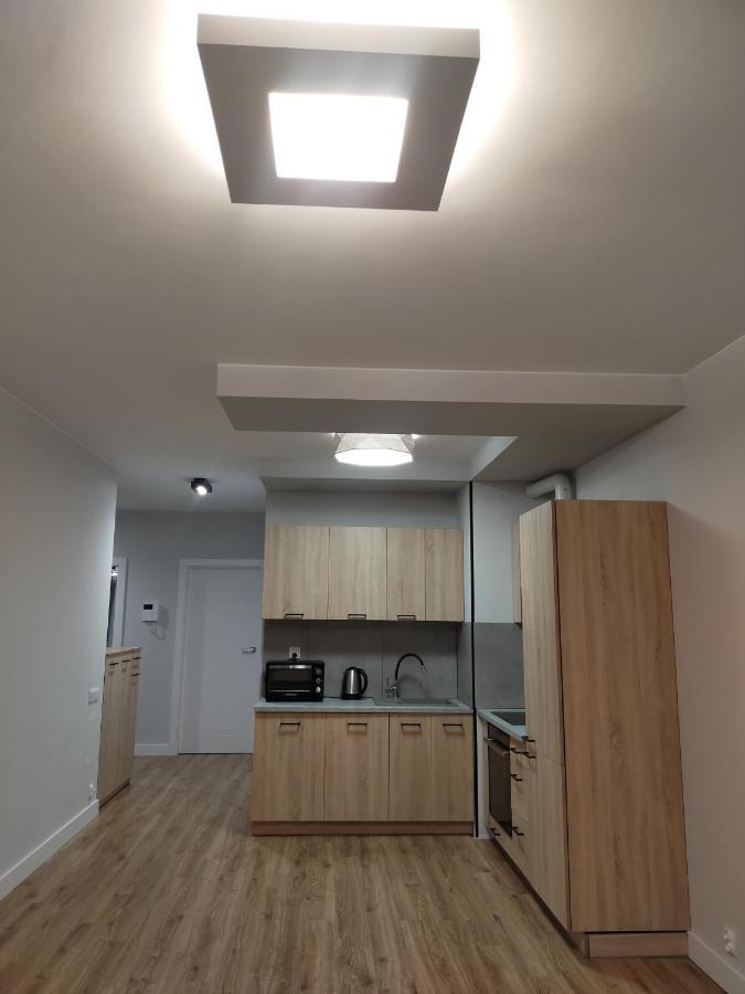 Fajny Apartament Z Parkingiem, Obok Metra. Warschau Exterior foto