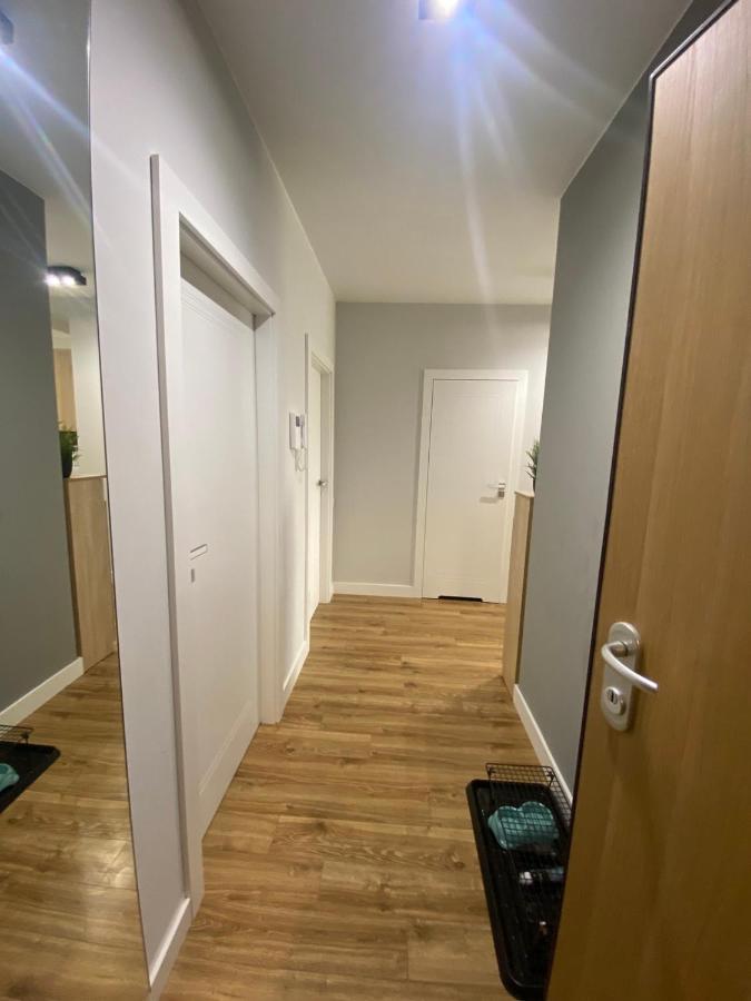 Fajny Apartament Z Parkingiem, Obok Metra. Warschau Exterior foto