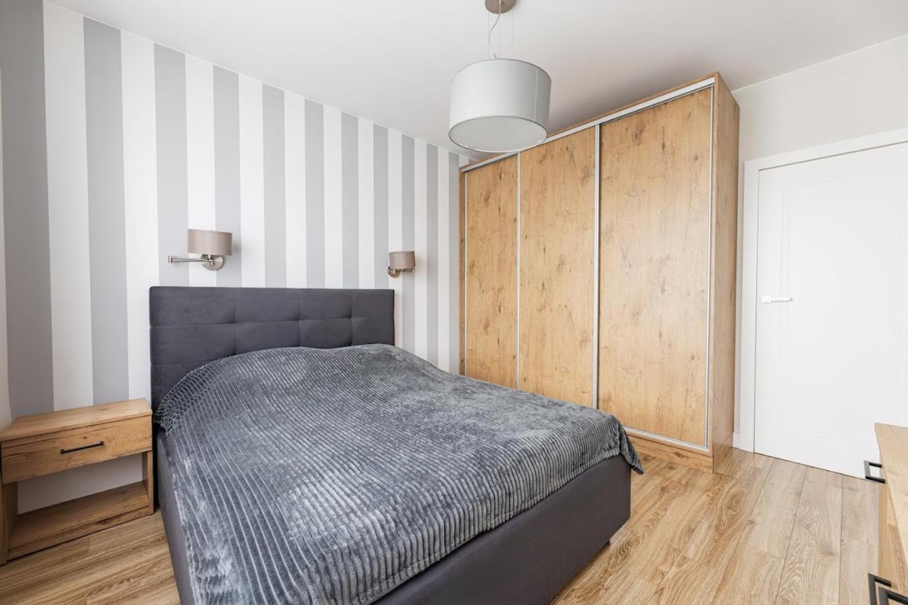 Fajny Apartament Z Parkingiem, Obok Metra. Warschau Exterior foto