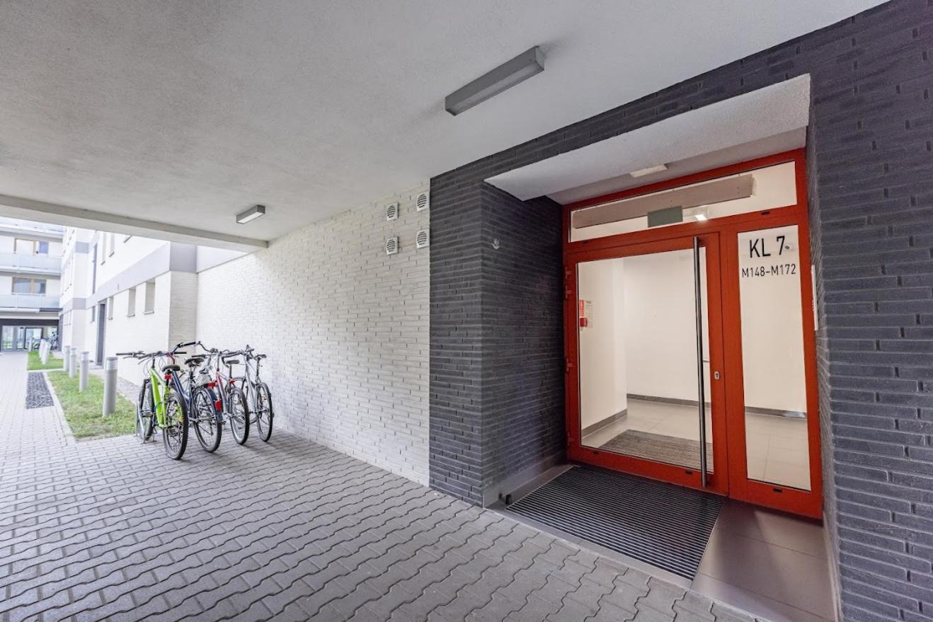 Fajny Apartament Z Parkingiem, Obok Metra. Warschau Exterior foto