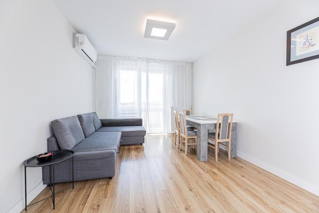 Fajny Apartament Z Parkingiem, Obok Metra. Warschau Exterior foto
