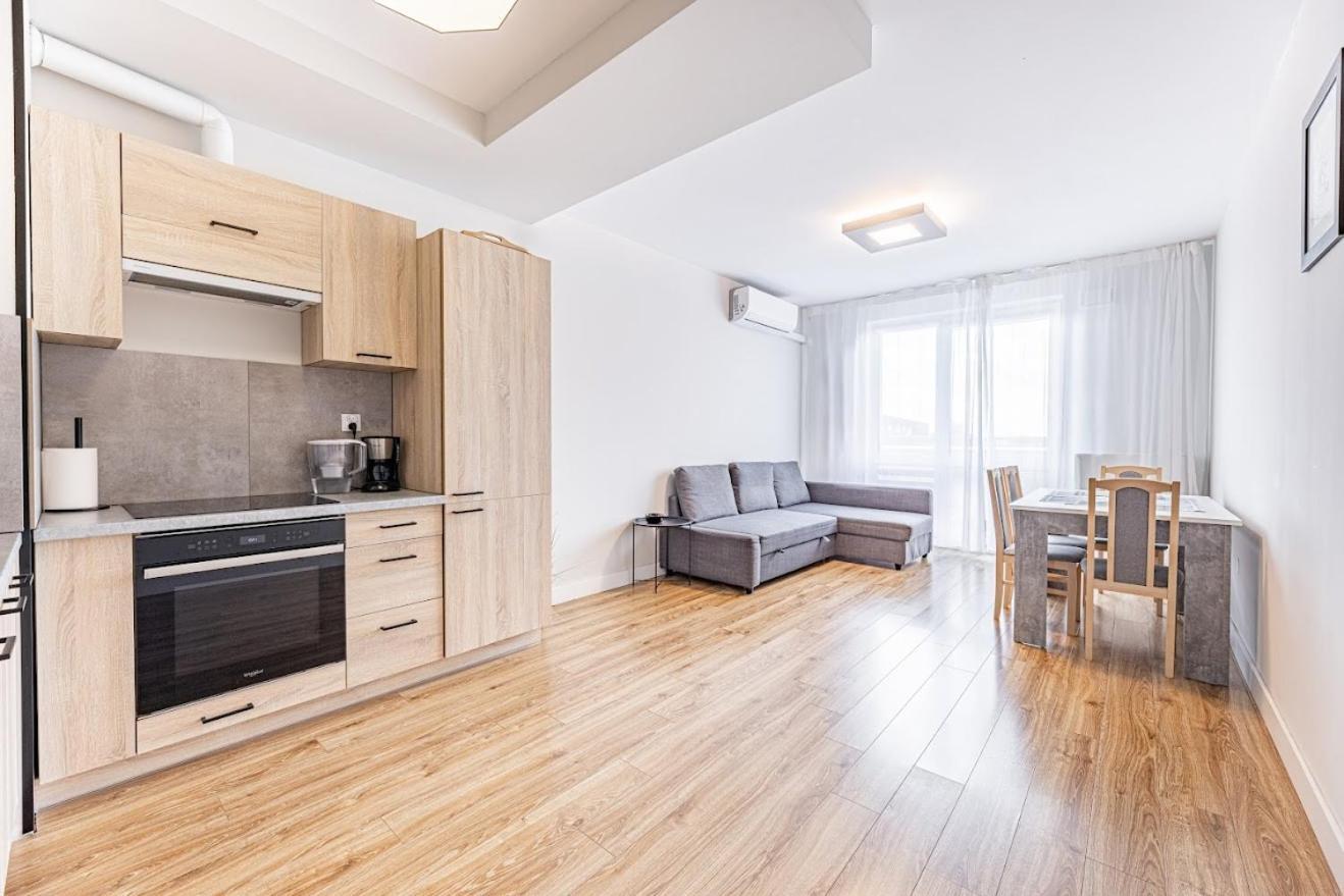 Fajny Apartament Z Parkingiem, Obok Metra. Warschau Exterior foto