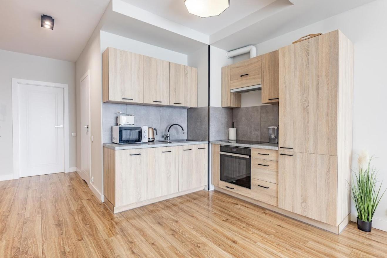 Fajny Apartament Z Parkingiem, Obok Metra. Warschau Exterior foto