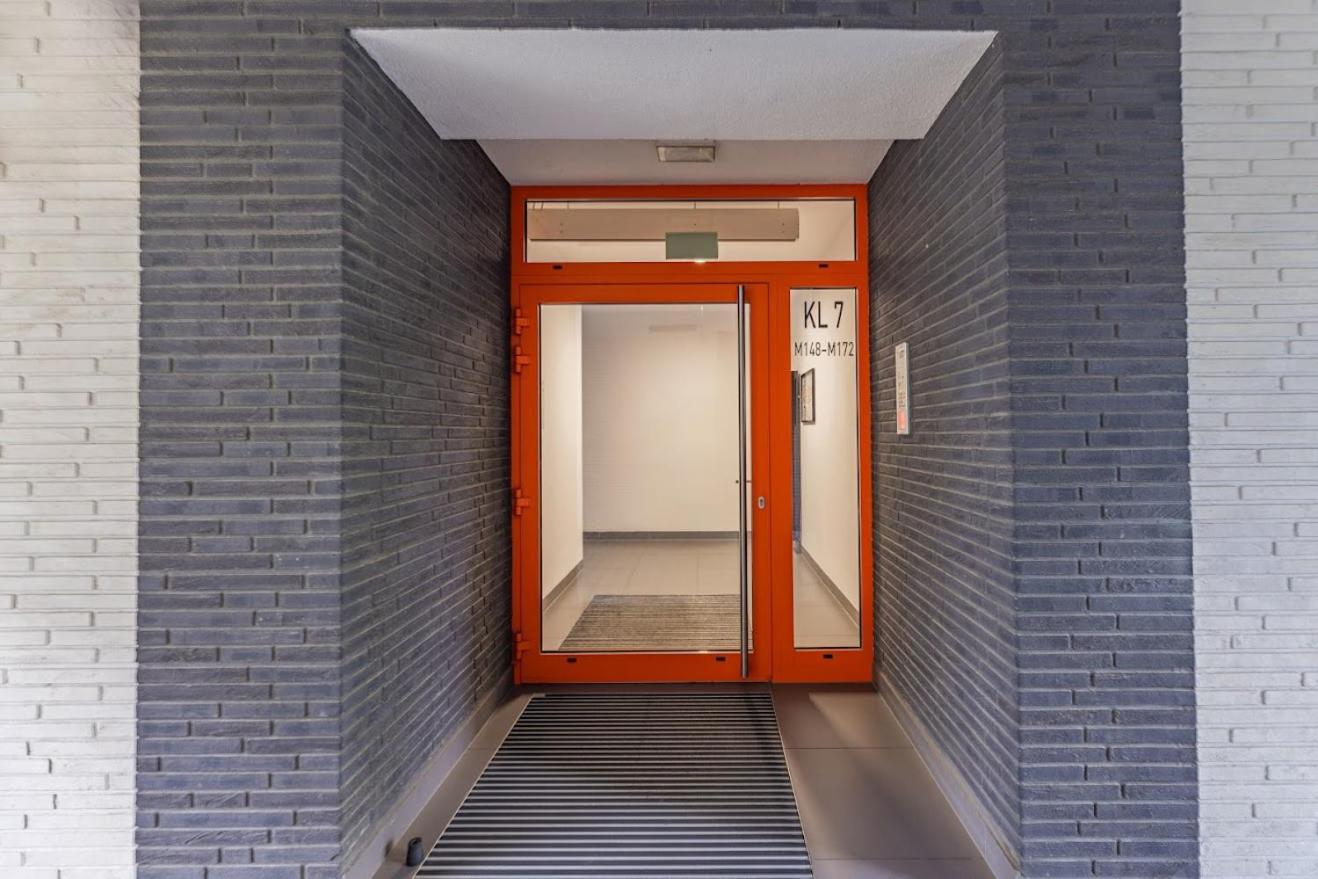 Fajny Apartament Z Parkingiem, Obok Metra. Warschau Exterior foto