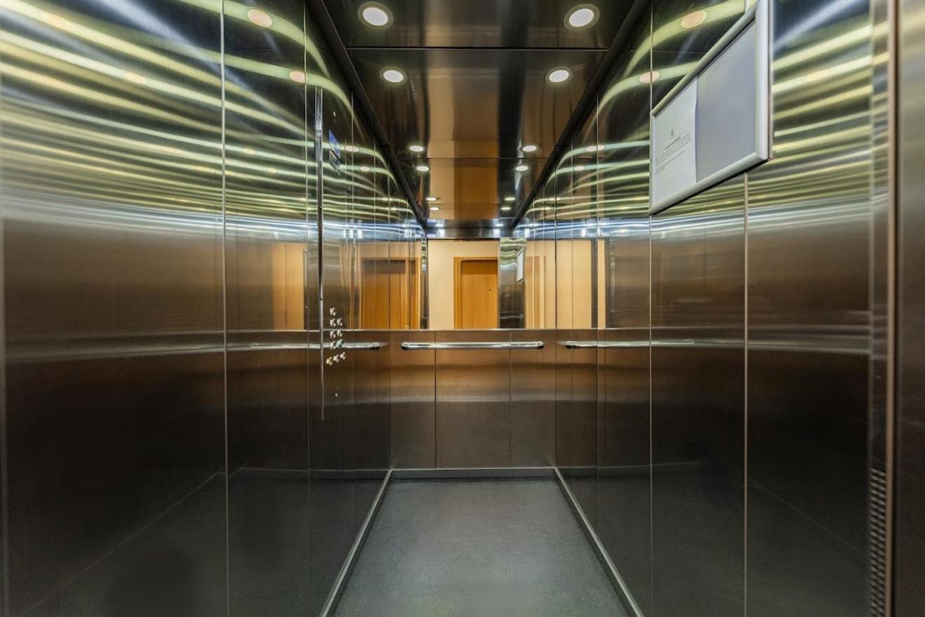 Fajny Apartament Z Parkingiem, Obok Metra. Warschau Exterior foto
