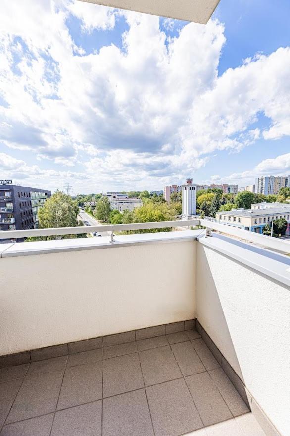 Fajny Apartament Z Parkingiem, Obok Metra. Warschau Exterior foto