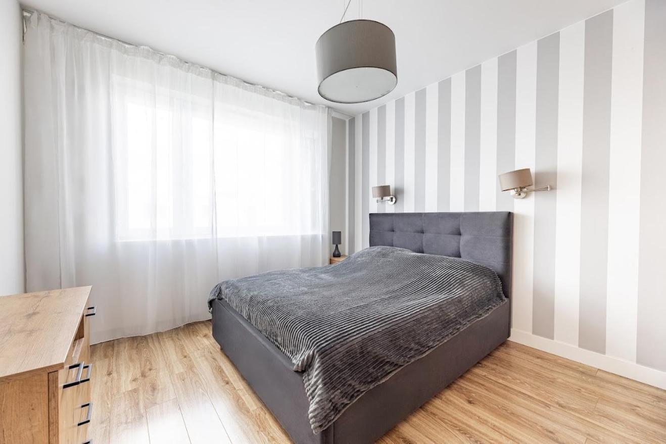 Fajny Apartament Z Parkingiem, Obok Metra. Warschau Exterior foto